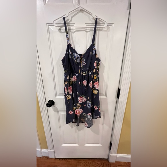 Torrid size 1 hi-lo top - Picture 2 of 9